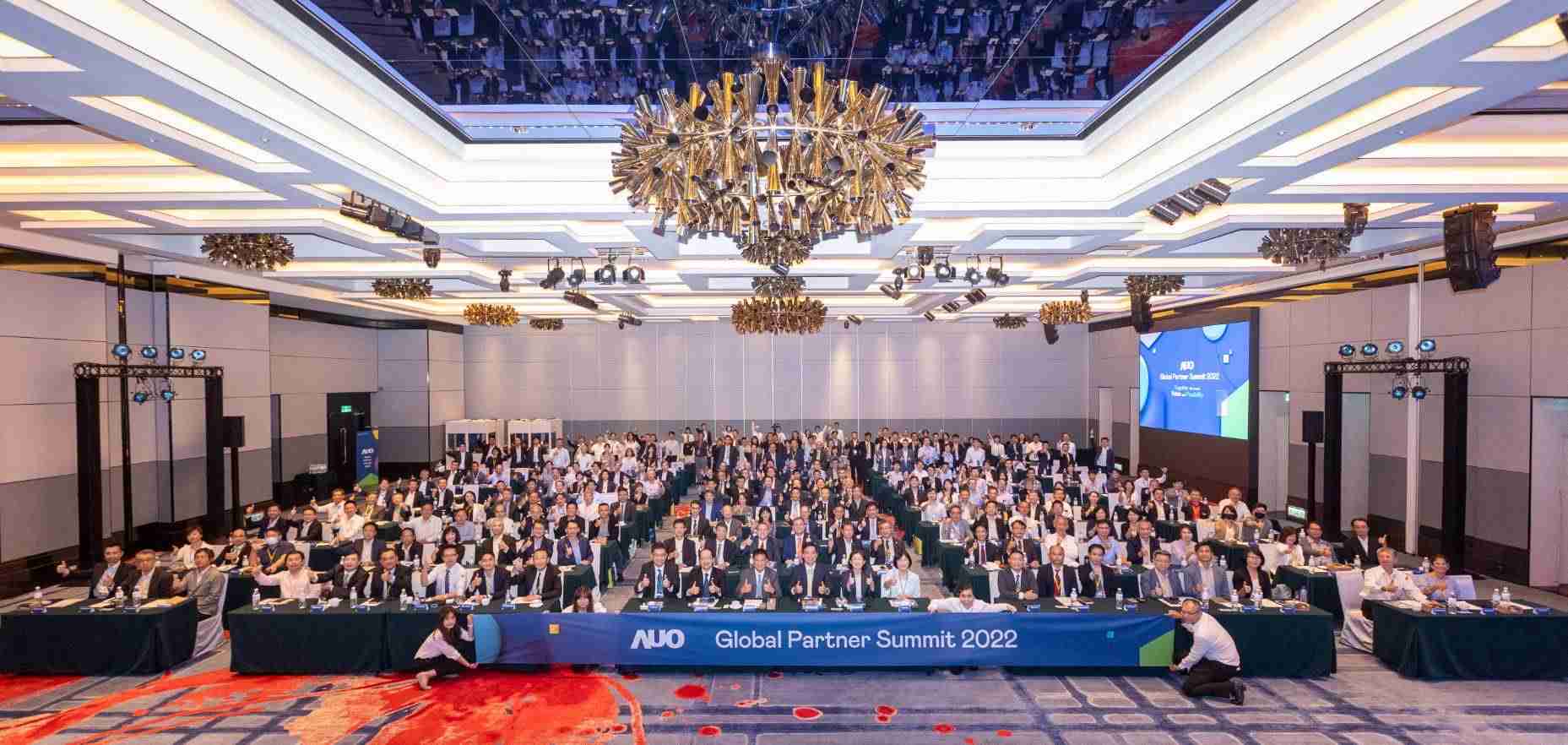 友達推動「安心、、、、創新、、、用心、、同心、、、、盡心」五星職旅，，，為菲籍員工打造全方位照護，，首度贏得「人權實踐與發展領袖獎」殊榮