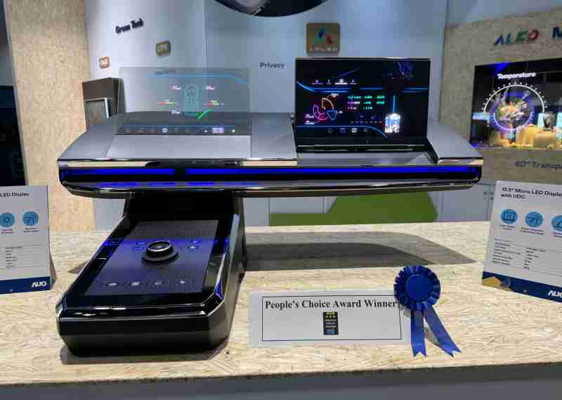 william威廉中文官网车用Micro LED Display HMI解决方案获”最佳车用显示奖”，，，以用户为中心开发，，，针对前座驾驶与乘客设计兼具娱乐与安全的高画质屏幕，，，，包含车舱前座的Micro LED透明屏幕及全球首款内建镜头的智慧Micro LED显示器